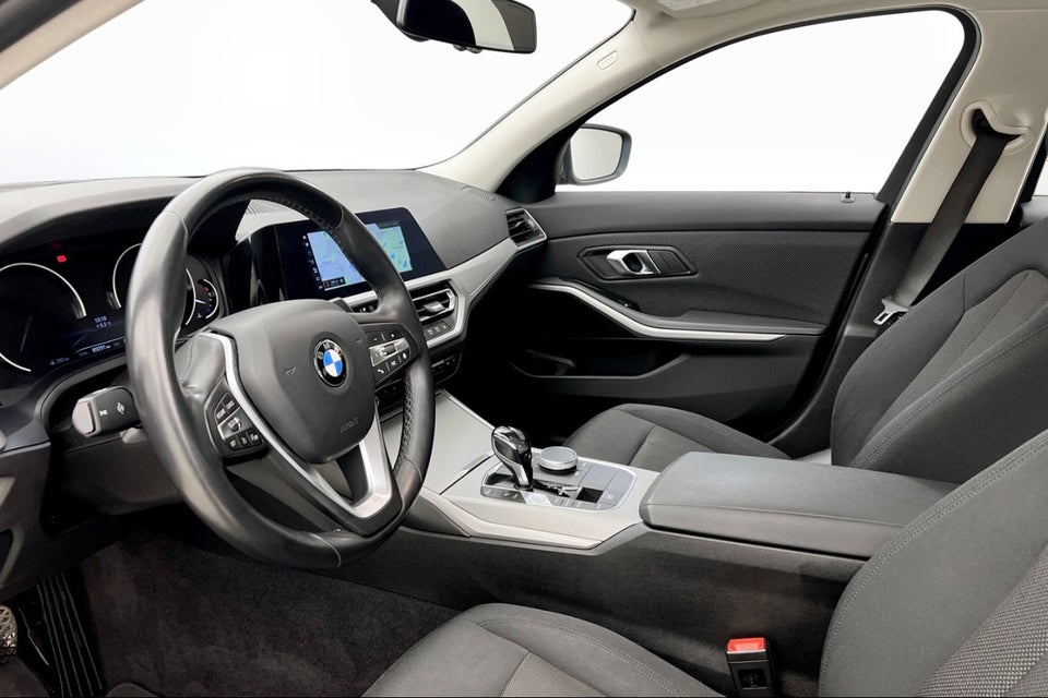 BMW 320i 2,0 Connected aut. 4d