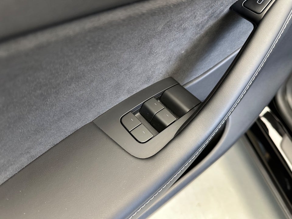 Tesla Model Y RWD 5d