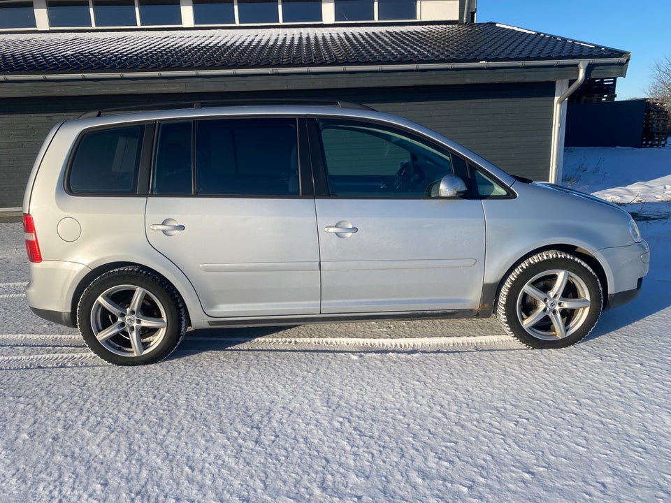 VW Touran 1,6 FSi 5d