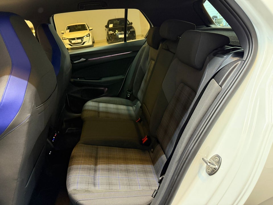 VW Golf VIII 1,4 GTE DSG 5d