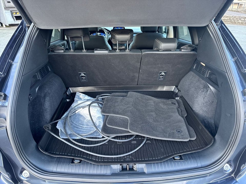 Ford Kuga 2,5 PHEV Vignale CVT 5d