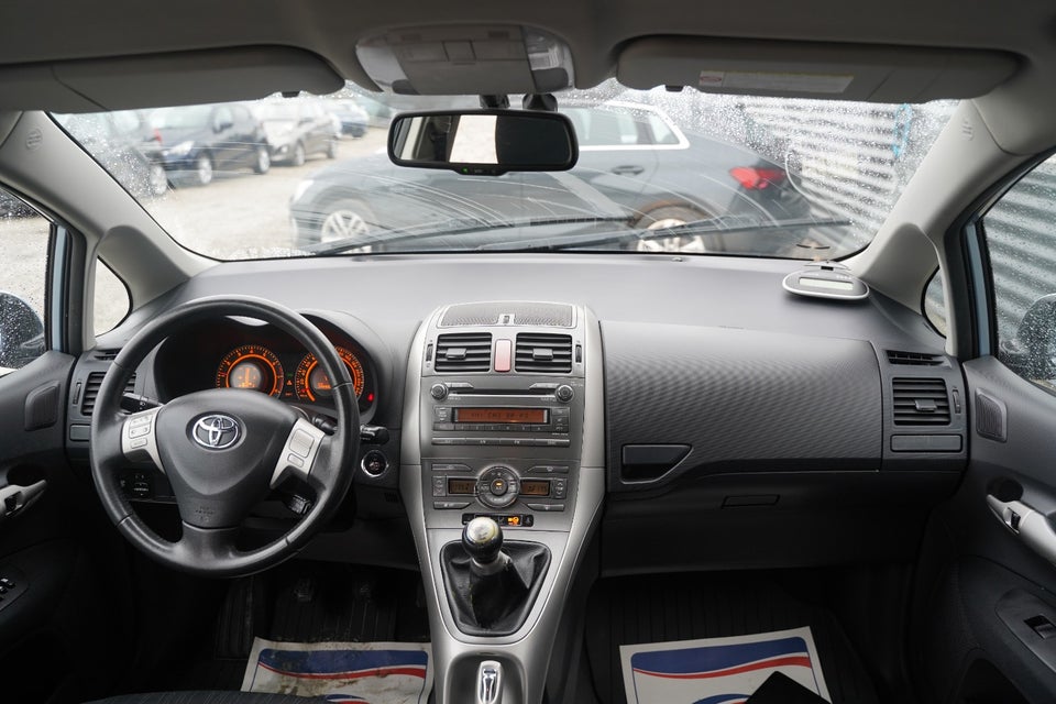 Toyota Auris 1,6 Luna 5d