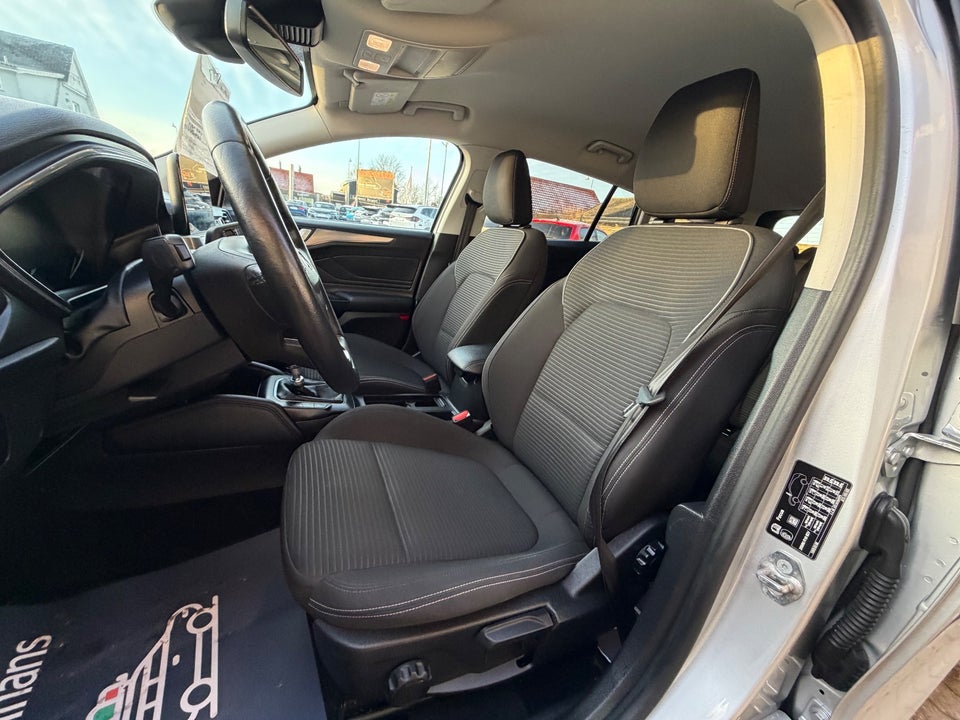 Ford Focus 1,0 EcoBoost mHEV Titanium stc. 5d