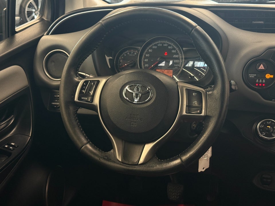 Toyota Yaris 1,0 VVT-i T1 5d