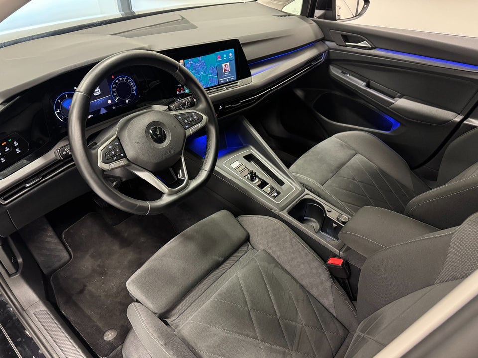 VW Golf VIII 2,0 TDi 150 Style DSG 5d