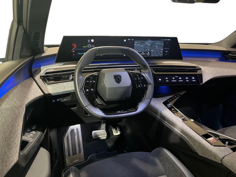 Peugeot e-3008 77 GT Pack 5d