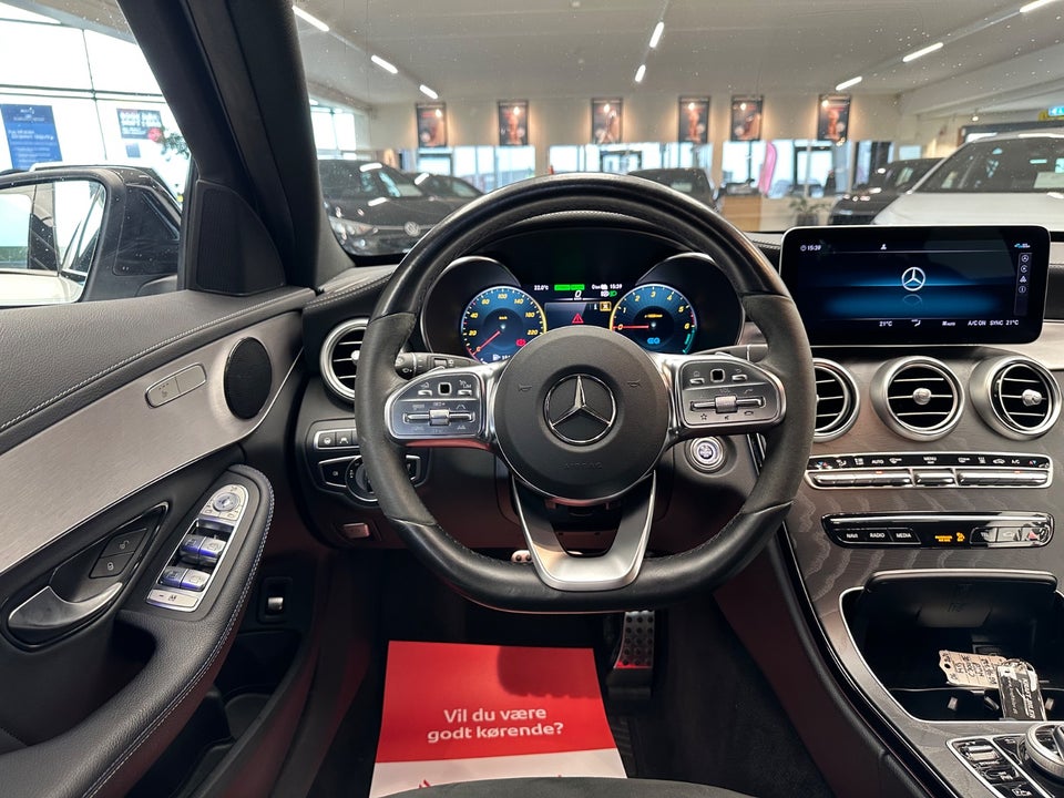 Mercedes C300 de 2,0 AMG Line stc. aut. 5d