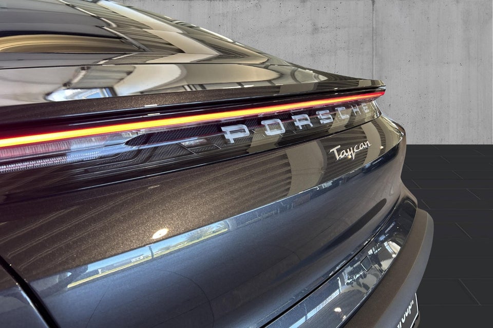 Porsche Taycan Performance+ 4d