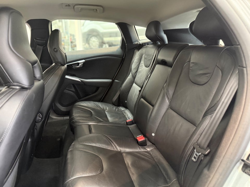 Volvo V40 CC 2,0 D4 177 Kinetic aut. 5d