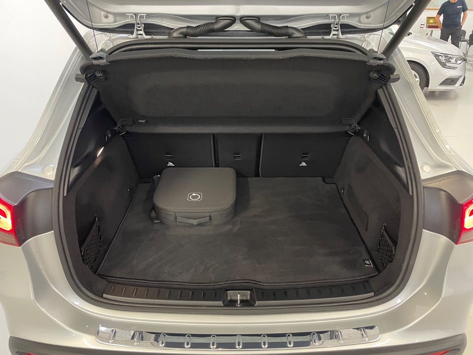 Mercedes EQA350 AMG Line 4Matic 5d