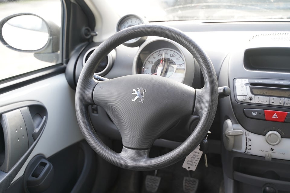 Peugeot 107 1,0 Urban 5d