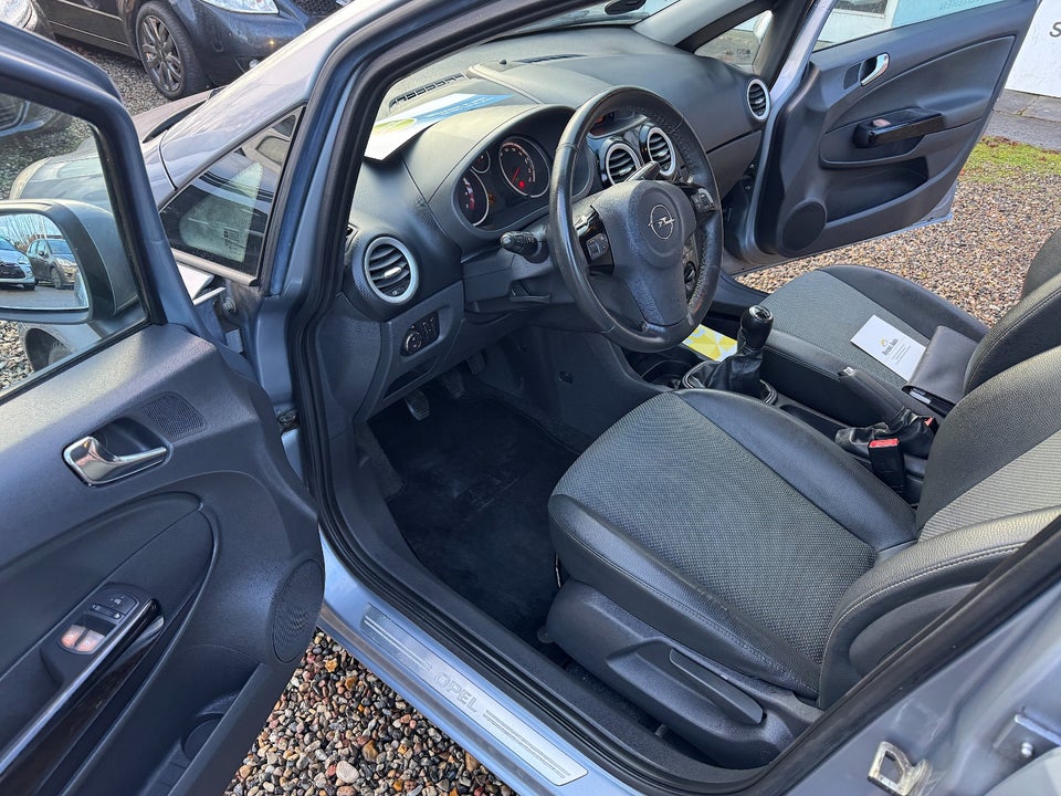Opel Corsa 1,4 16V Cosmo 5d