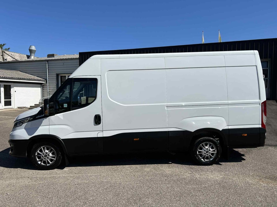 Iveco Daily 2,3 35S16 12m³ Van AG8