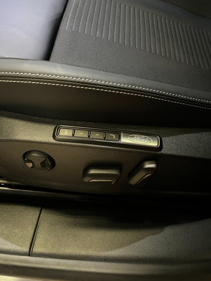 Ford Explorer 84 Select Extended Range AWD 5d