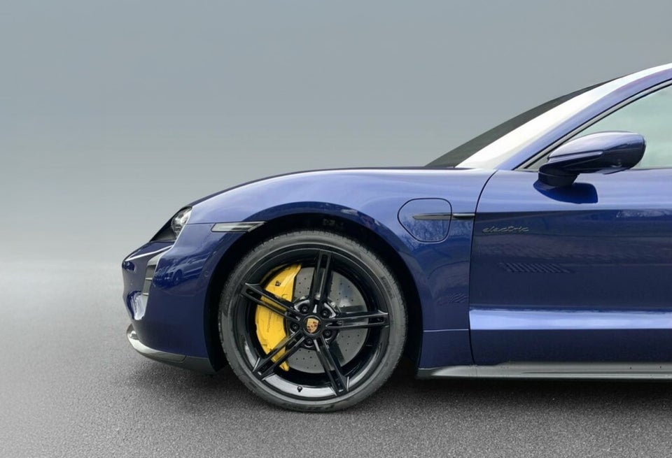 Porsche Taycan Turbo S 4d