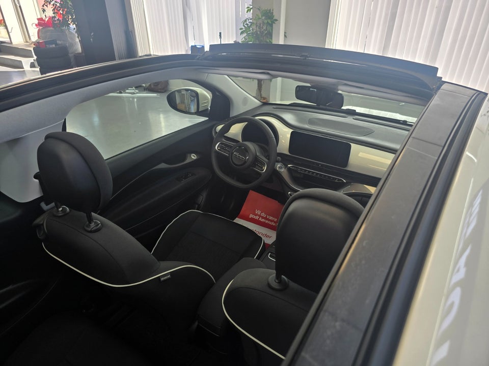 Fiat 500e 42 Icon Cabrio 2d