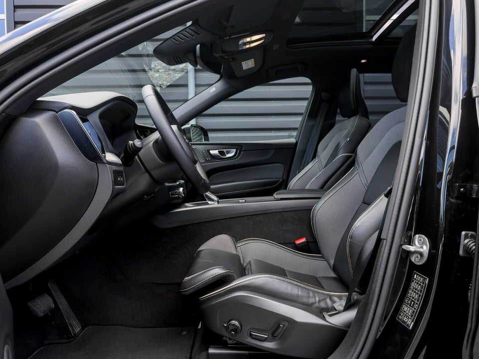 Volvo XC60 2,0 T6 ReCharge Black Edition aut. AWD 5d
