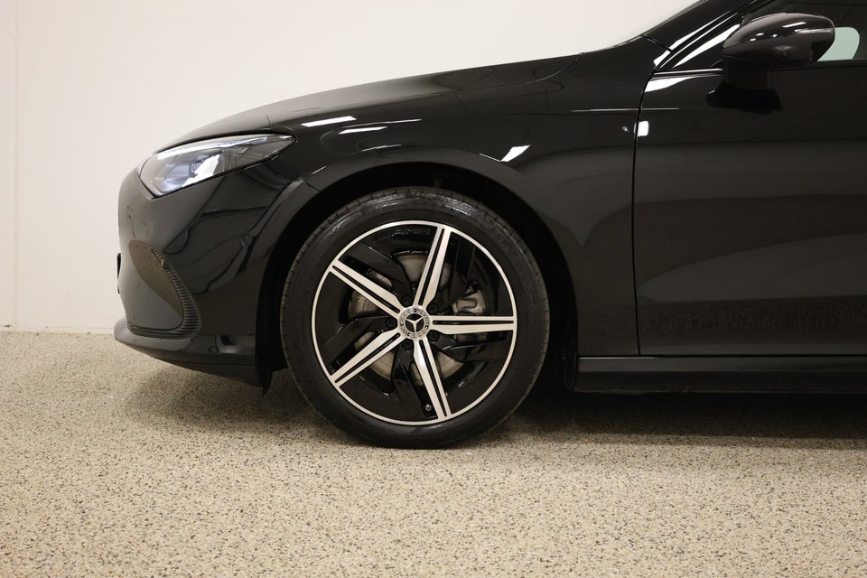 Mercedes CLA350 EQ 4Matic 4d