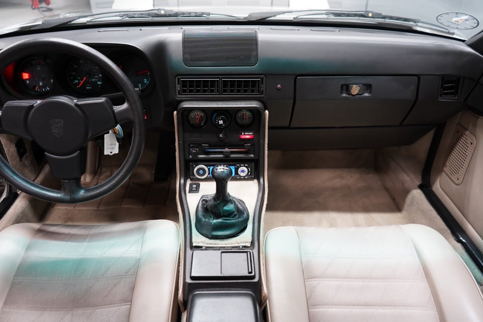 Porsche 924 2,5 S 3d