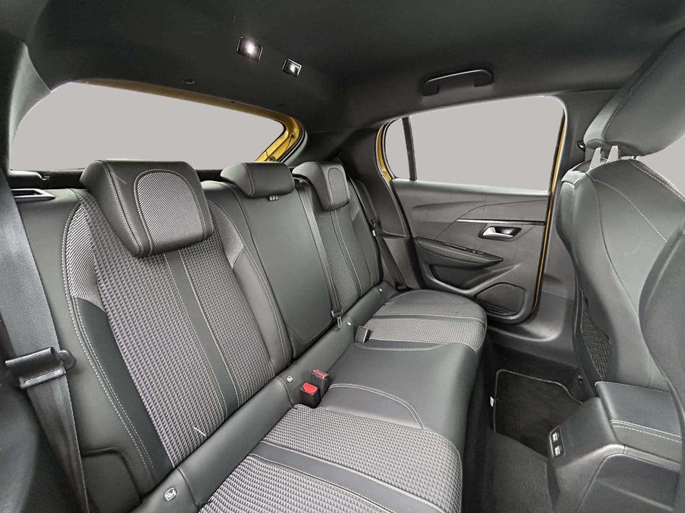 Peugeot e-208 50 GT 5d