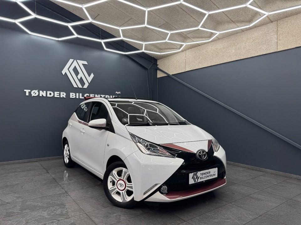 Toyota Aygo 1,0 VVT-i x-wave Sky 5d