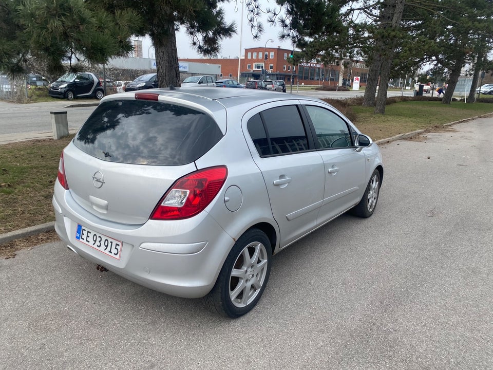 Opel Corsa 1,4 16V Sport 5d
