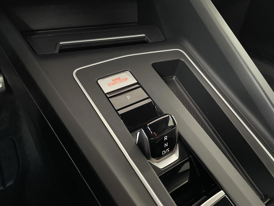 VW Golf VIII 1,4 GTE DSG 5d