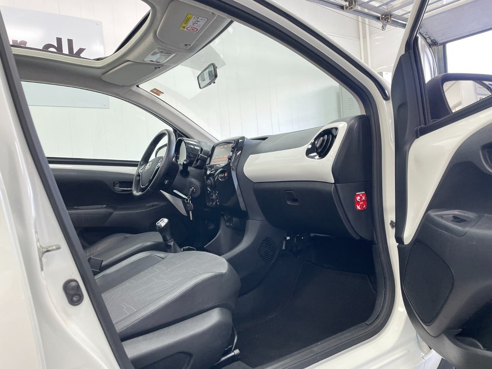 Toyota Aygo 1,0 VVT-i x-wave Sky 5d