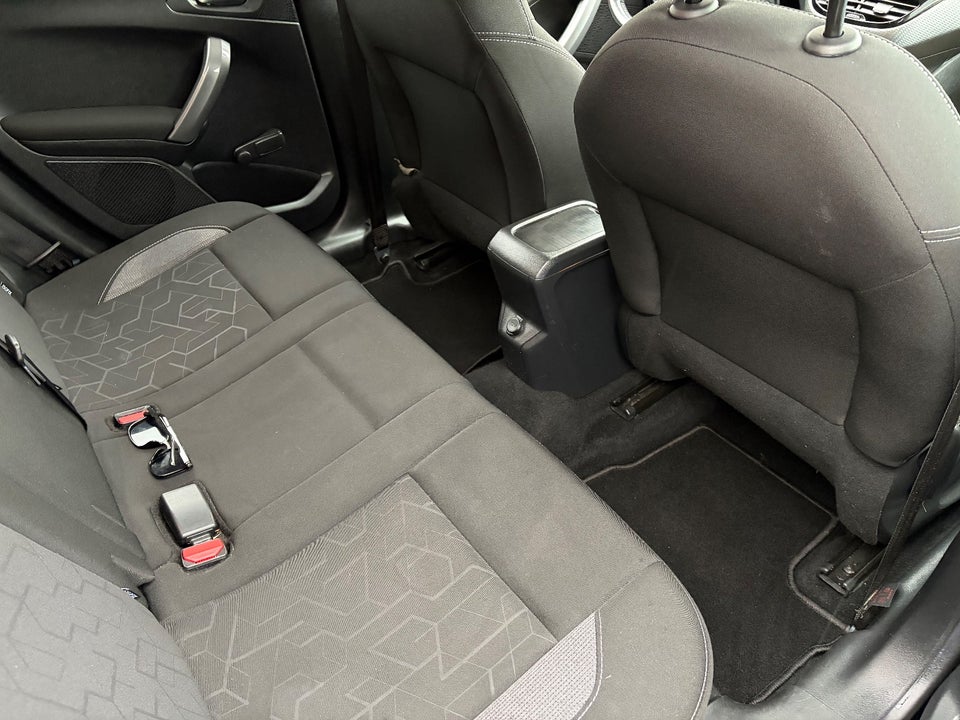 Peugeot 2008 1,6 BlueHDi 100 Chili 5d