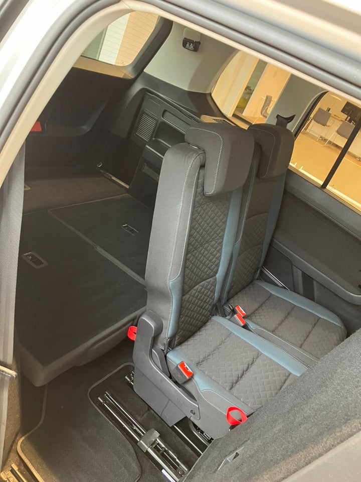 VW Touran 1,6 TDi 115 IQ.Drive DSG 7prs 5d