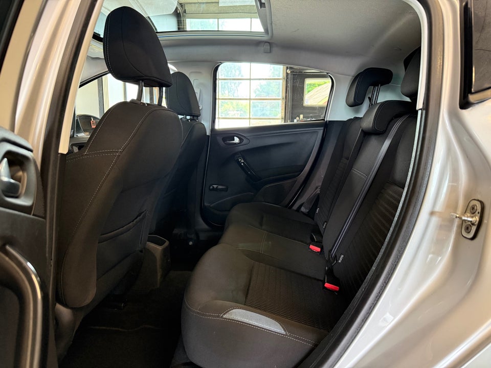 Peugeot 208 1,2 VTi Allure Sky 5d