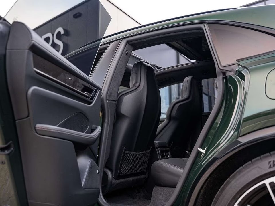 Porsche Macan Turbo 5d