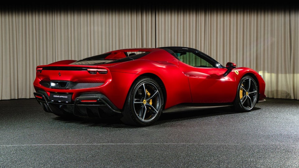 Ferrari 296 GTS 2,9 DCT 2d