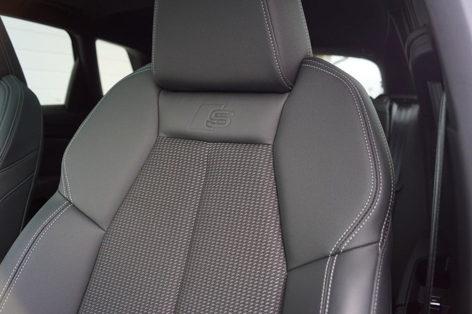 Audi Q4 e-tron 45 S-line 5d