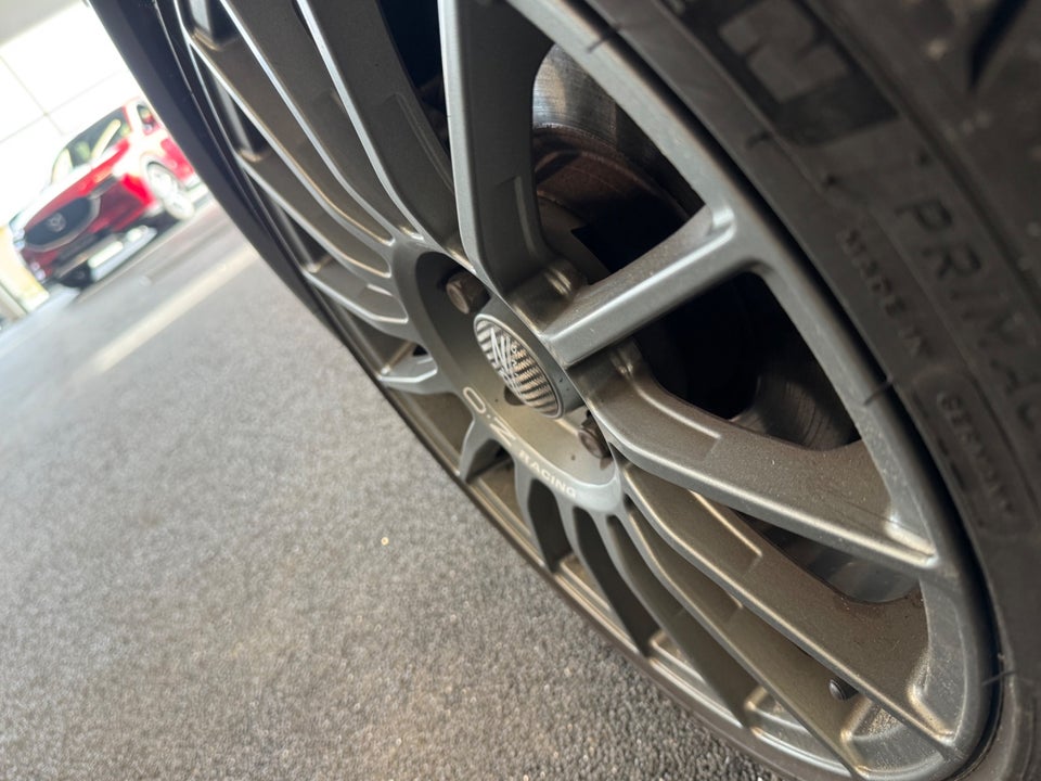 Toyota Avensis 2,2 D-CAT 177 Executive stc. 5d