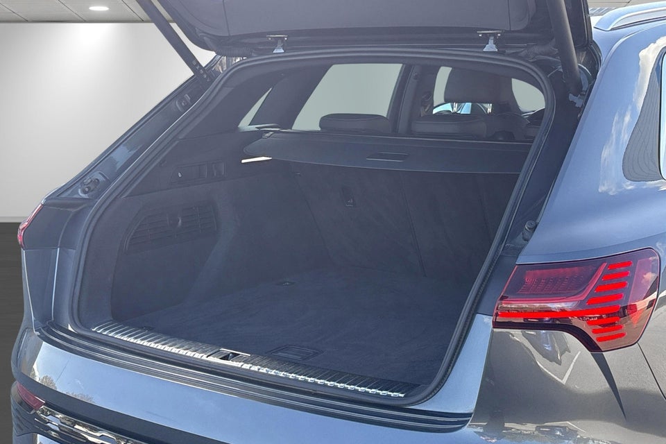 Audi Q8 e-tron 55 S-line quattro 5d