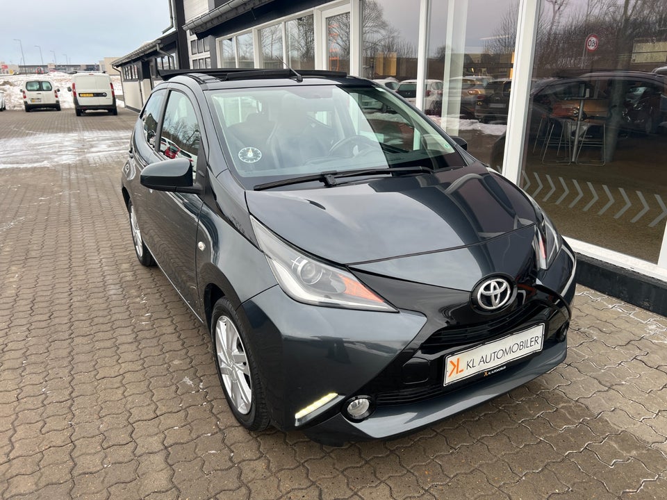 Toyota Aygo 1,0 VVT-i x-wave Sky 5d