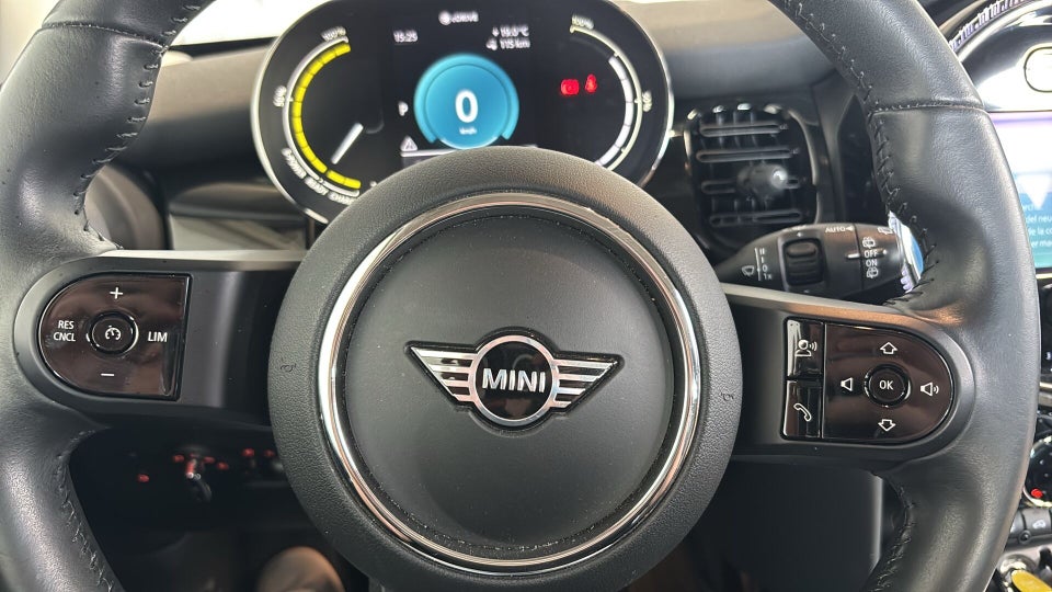 MINI Cooper SE Classic Trim 3d