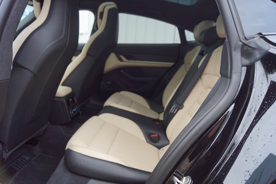 Porsche Taycan Turbo Performance+  4d