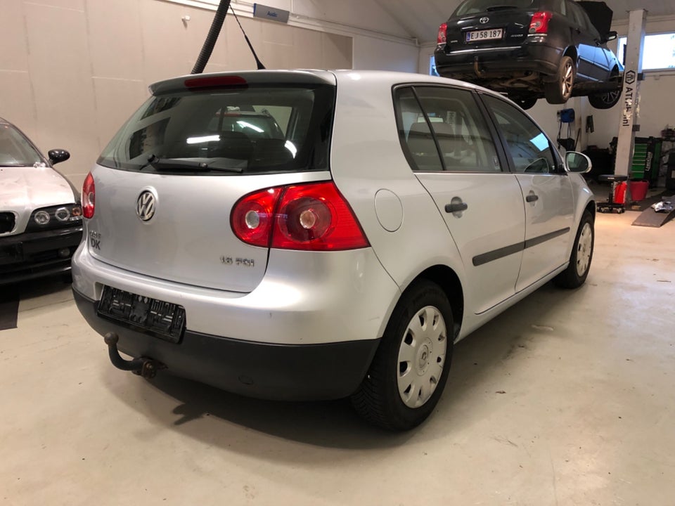 VW Golf V 1,6 FSi Trendline 5d
