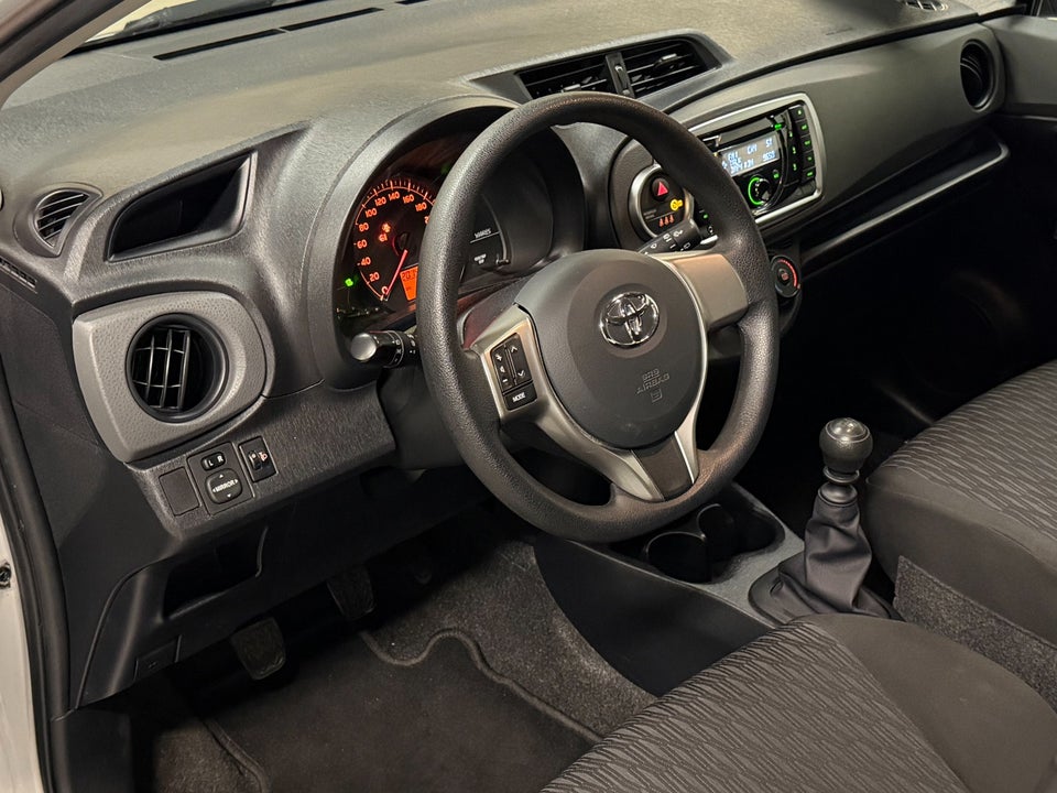 Toyota Yaris 1,3 VVT-i T1 5d