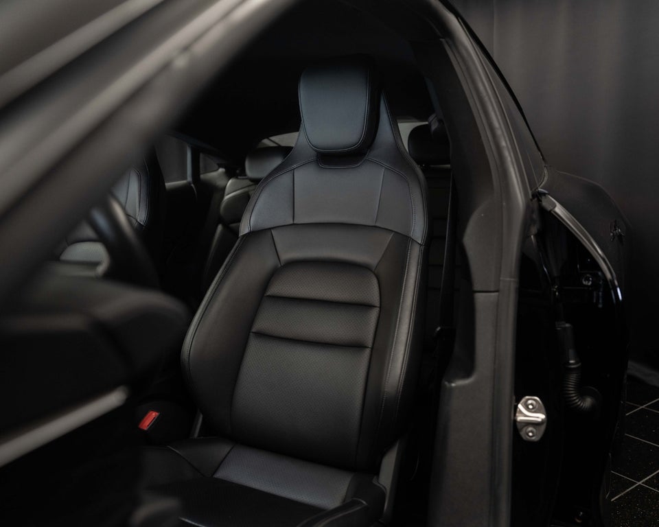 Porsche Taycan Performance+ 4d