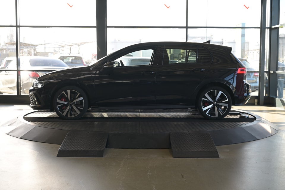 VW Golf VIII 1,4 GTE DSG 5d