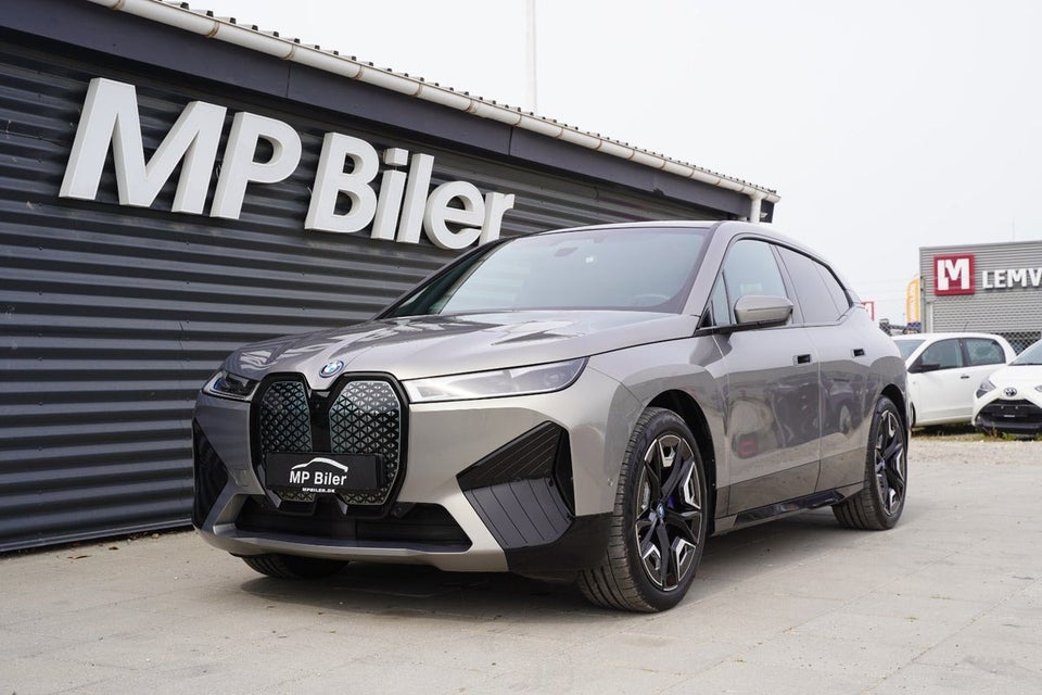 BMW iX xDrive40 Fully Charged Sport 5d