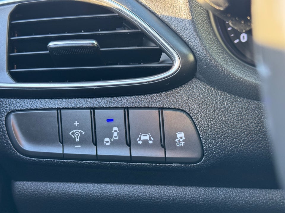 Hyundai i30 1,4 T-GDi Premium Fastback DCT 5d