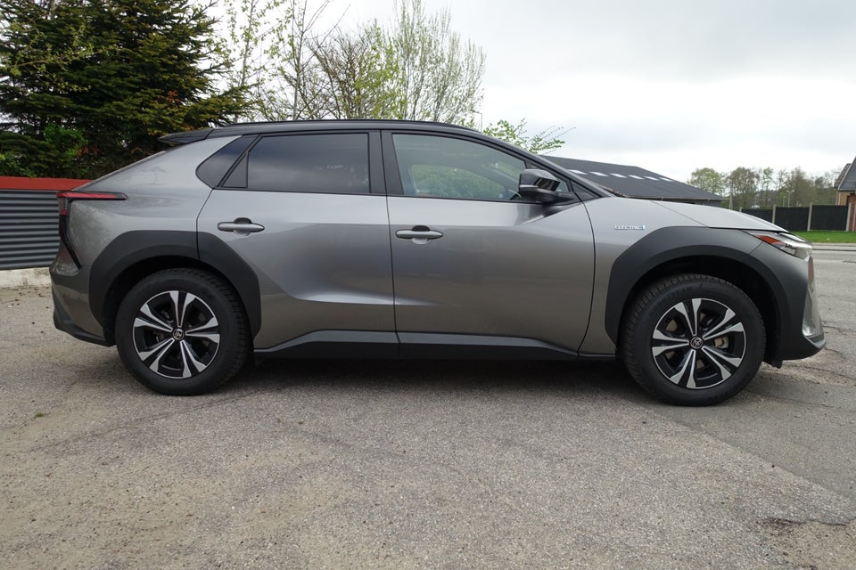 Toyota bZ4X Executive AWD 5d