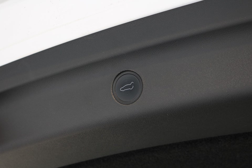 Tesla Model Y Long Range AWD 5d