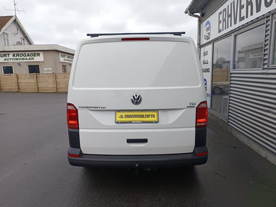 VW Transporter 2,0 TDi 102 Kassevogn lang