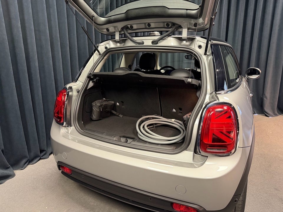 MINI Cooper SE Essential 3d