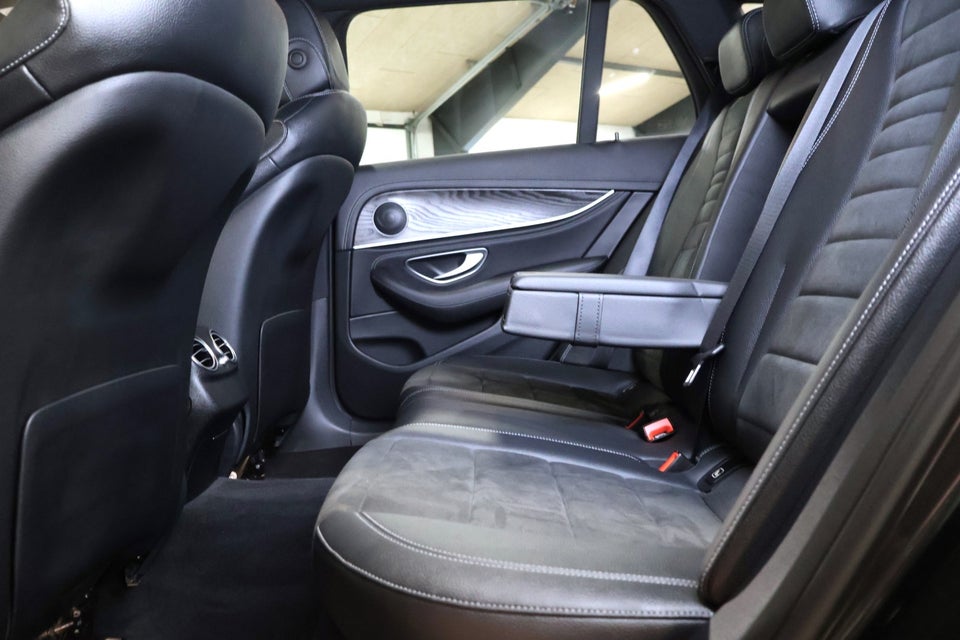 Mercedes E300 de 2,0 AMG Line stc. aut. 4Matic 5d